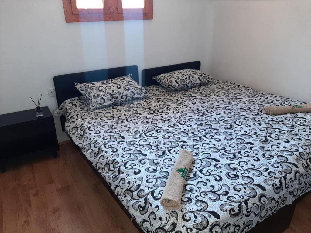 Hotel La 3 Stejari, Calimanesti à Salatrucel Extérieur photo