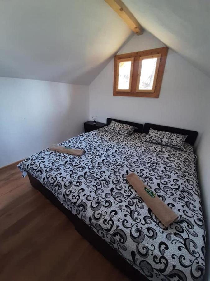 Hotel La 3 Stejari, Calimanesti à Salatrucel Extérieur photo